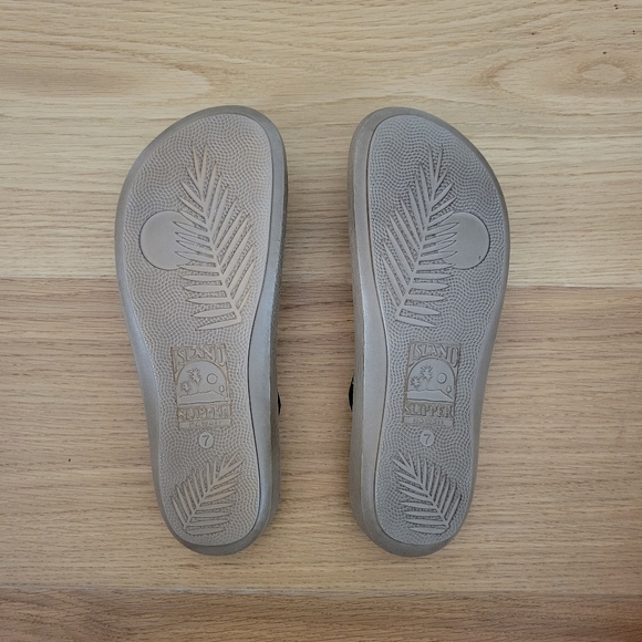 ISLAND SLIPPER HAWAII - CHOCO BROWN LEATHER HIBISCUS THONG FLIP FLOP SANDAL SZ 7 - Picture 4 of 7